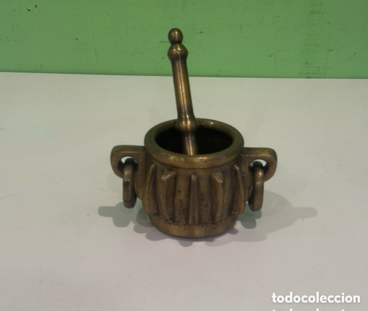 Antig&uuml;edades: Mortero antiguo de bronce estilo g&oacute;tico con maja original finales siglo XIX principios XX