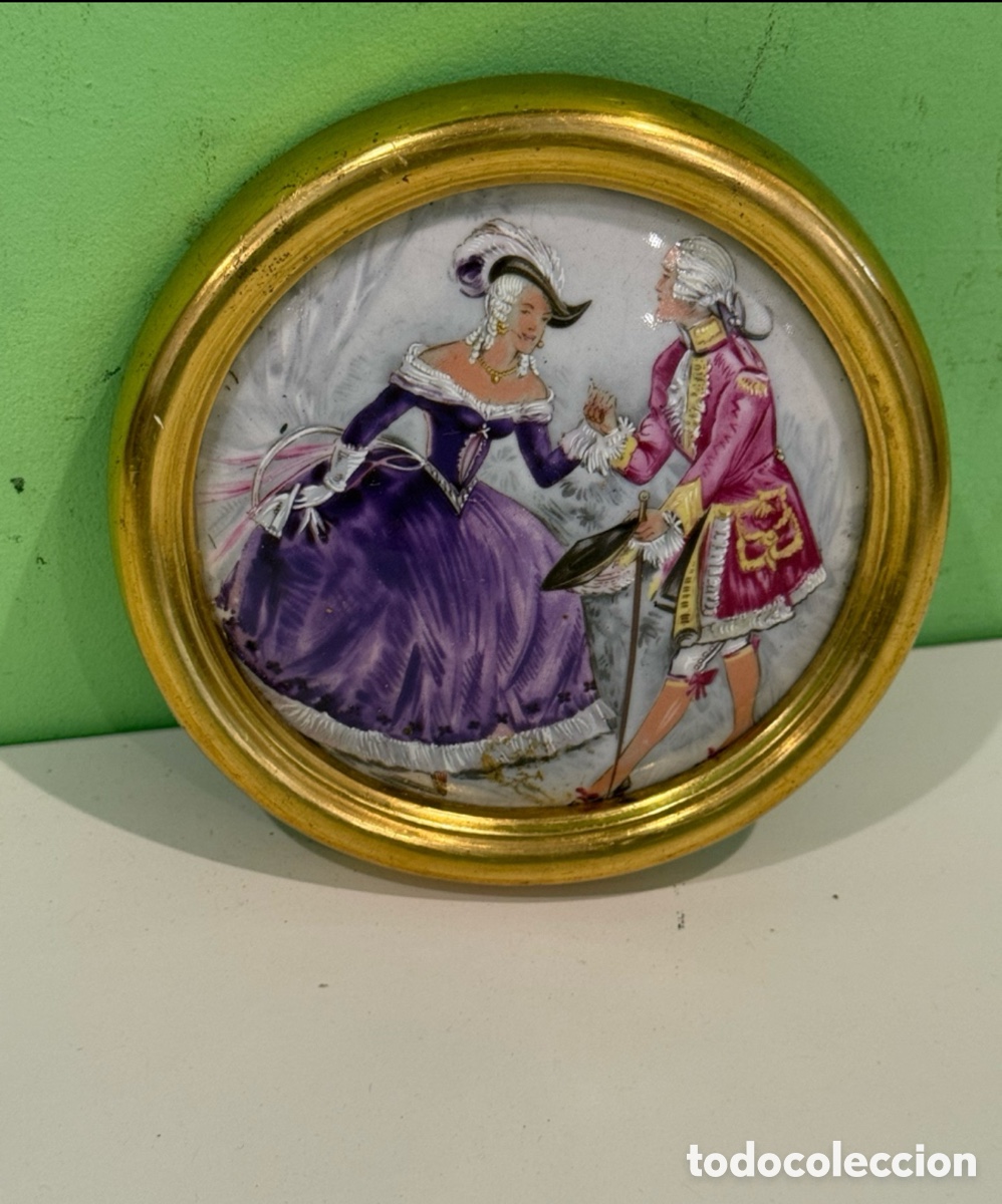 Antiquit&eacute;s: Miniatura antigua sobre porcelana pintada a mano - Escena galante del siglo XVIIII