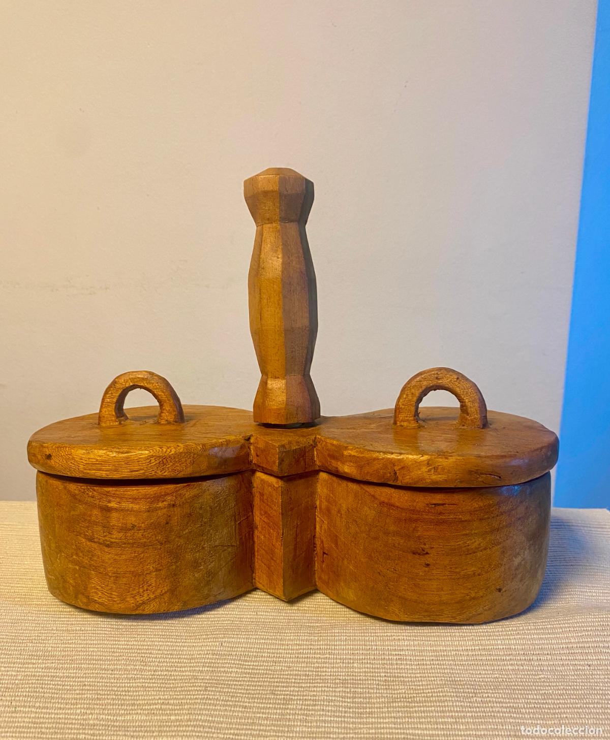 Antig&uuml;edades: ANTIGUO ESPECIERO/SALERO DE MADERA TALLADA, ARTE PASTORIL