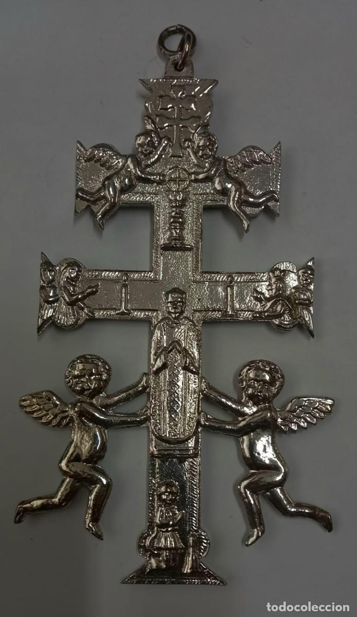 Antig&uuml;edades: GRAN CRUZ de CARAVACA y 2 DISTINTOS TRAVESA&Ntilde;OS Y PAR DE ANGELES 17 X 9 cm. Peso 185 grs..