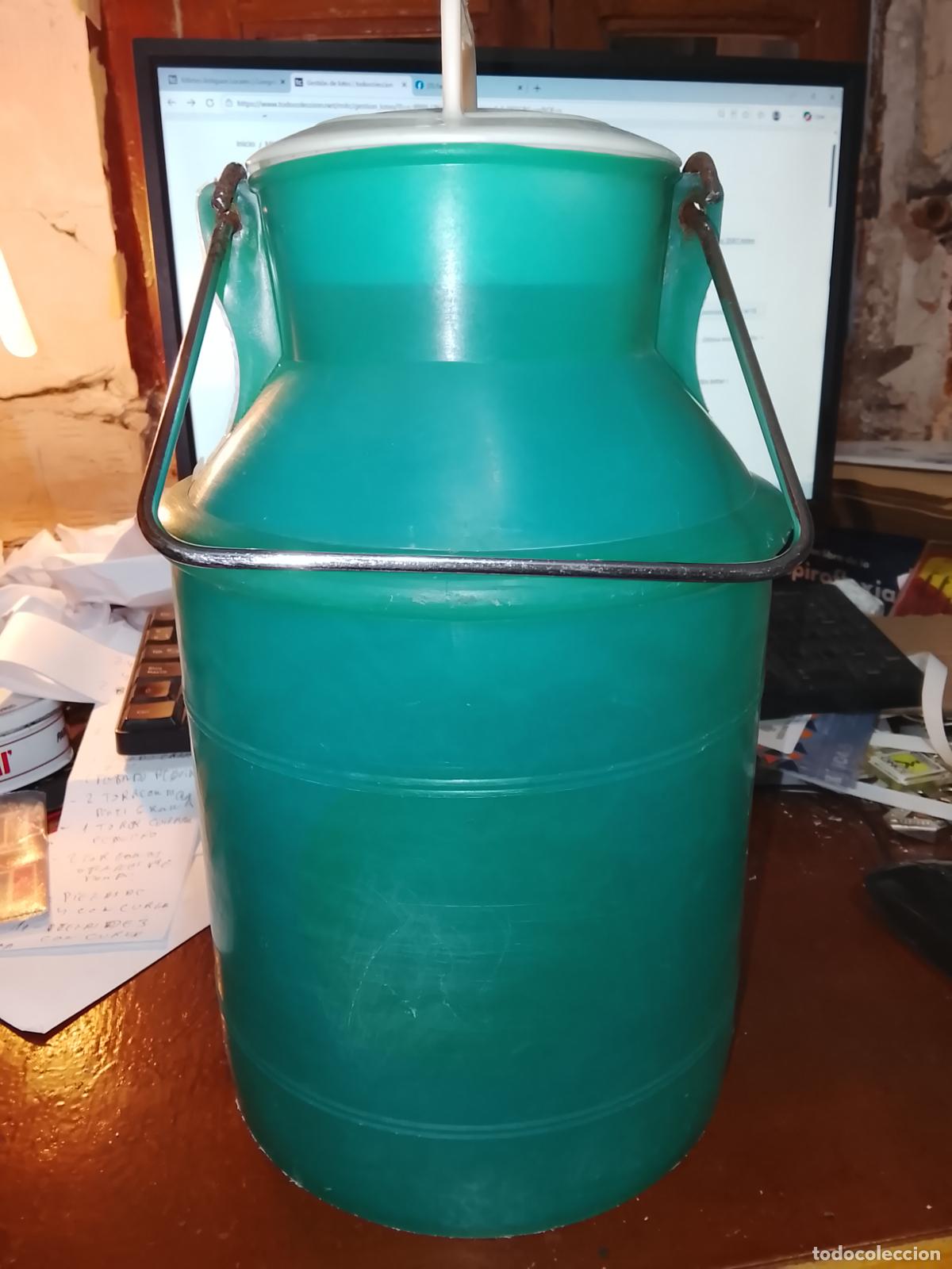 Antig&uuml;edades: Antigua lechera de pl&aacute;stico verde 5 litros - Vintage a&ntilde;os 70 - Ideal decoraci&oacute;n r&uacute;stica