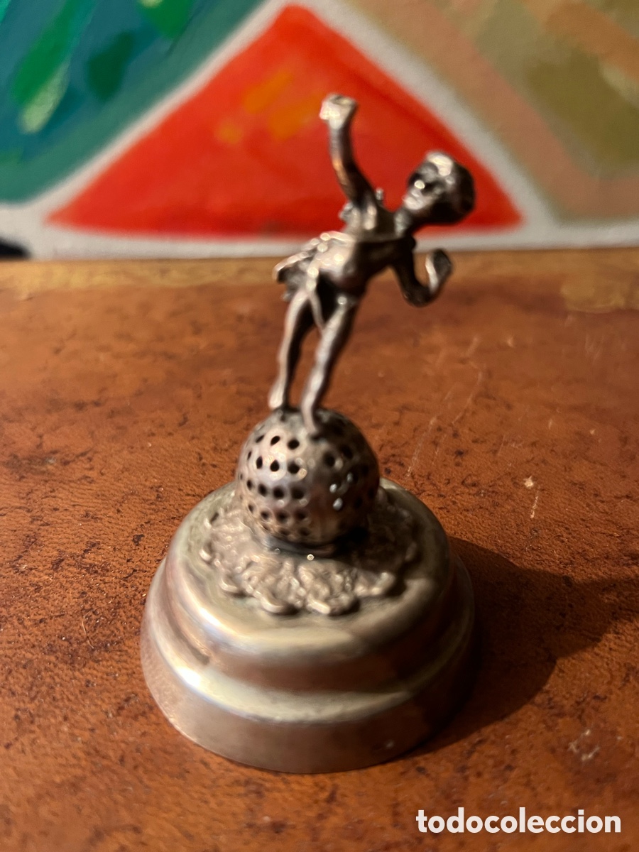 Antig&uuml;edades: Antiguo paliteiro con querub&iacute;n en plata