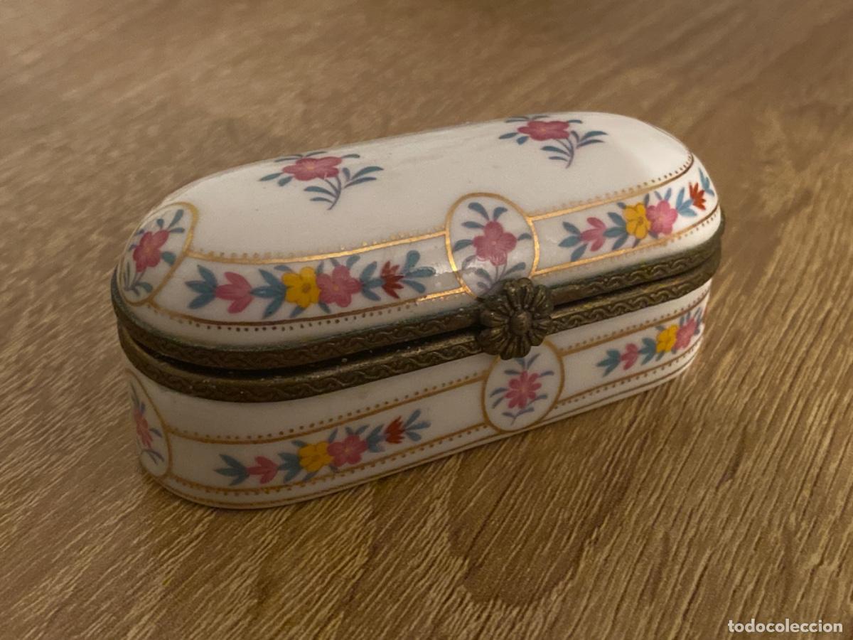 Antig&uuml;edades: ANTIGUA CAJA PASTILLERO PORCELANA FINA PARIS ROYAL
