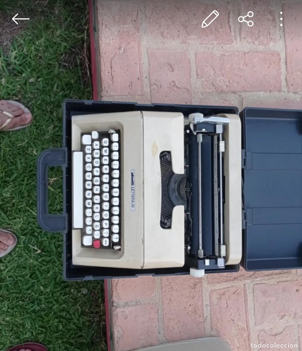 Antig&uuml;edades: Maquina de escribir, con malet&iacute;n.