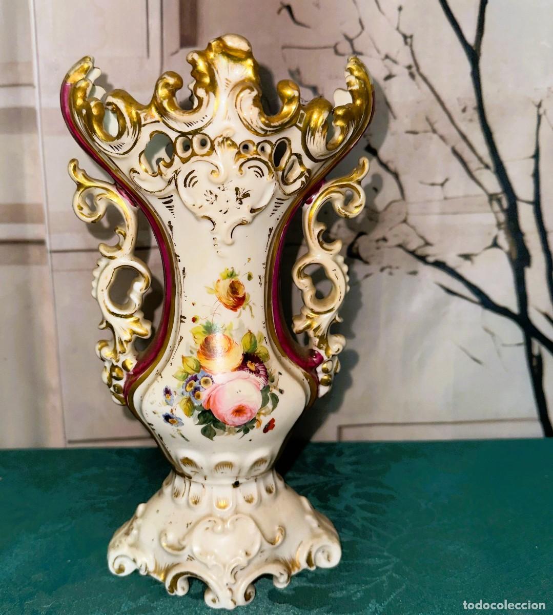 Antig&uuml;edades: Antiguo florero o jarr&oacute;n isabelino de porcelana del siglo XIX