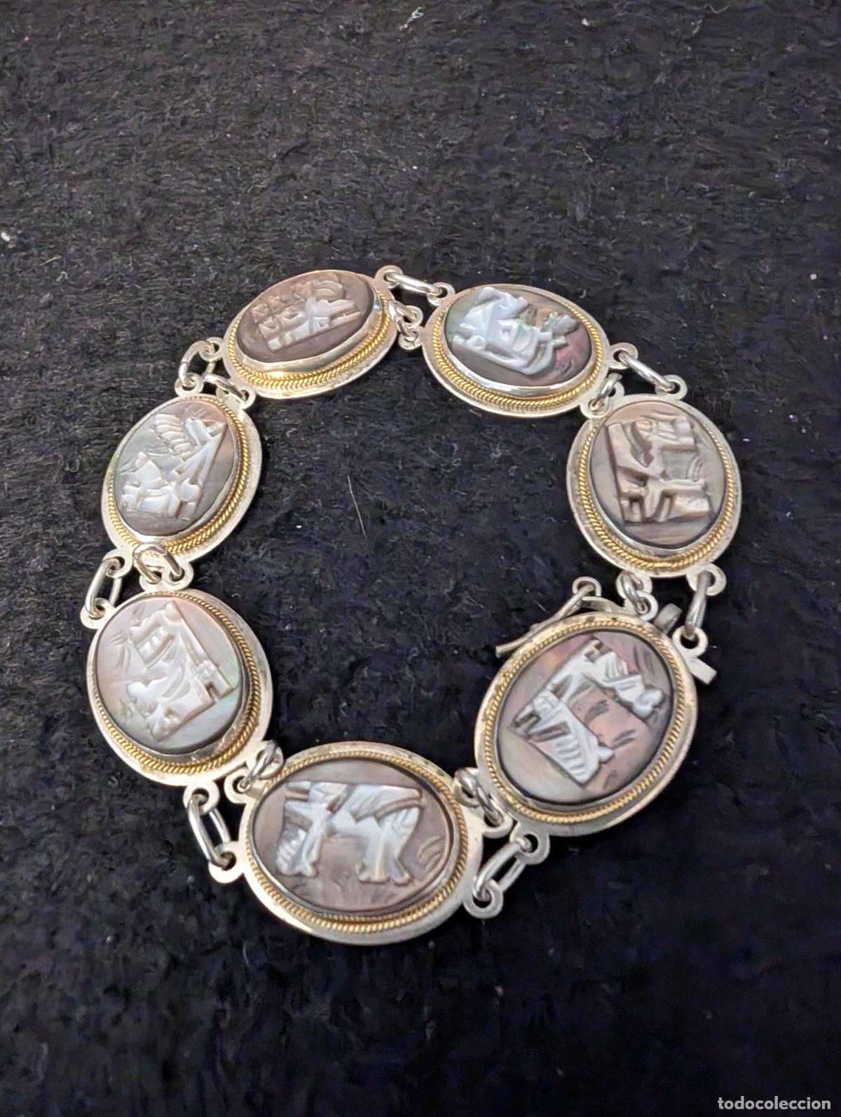 Antig&uuml;edades: PULSERA DE PLATA VINTAGE DE ESLABONESCON CAMAFEOS TALLADOS EN NACAR CON TEMATICA MITOLOGICA