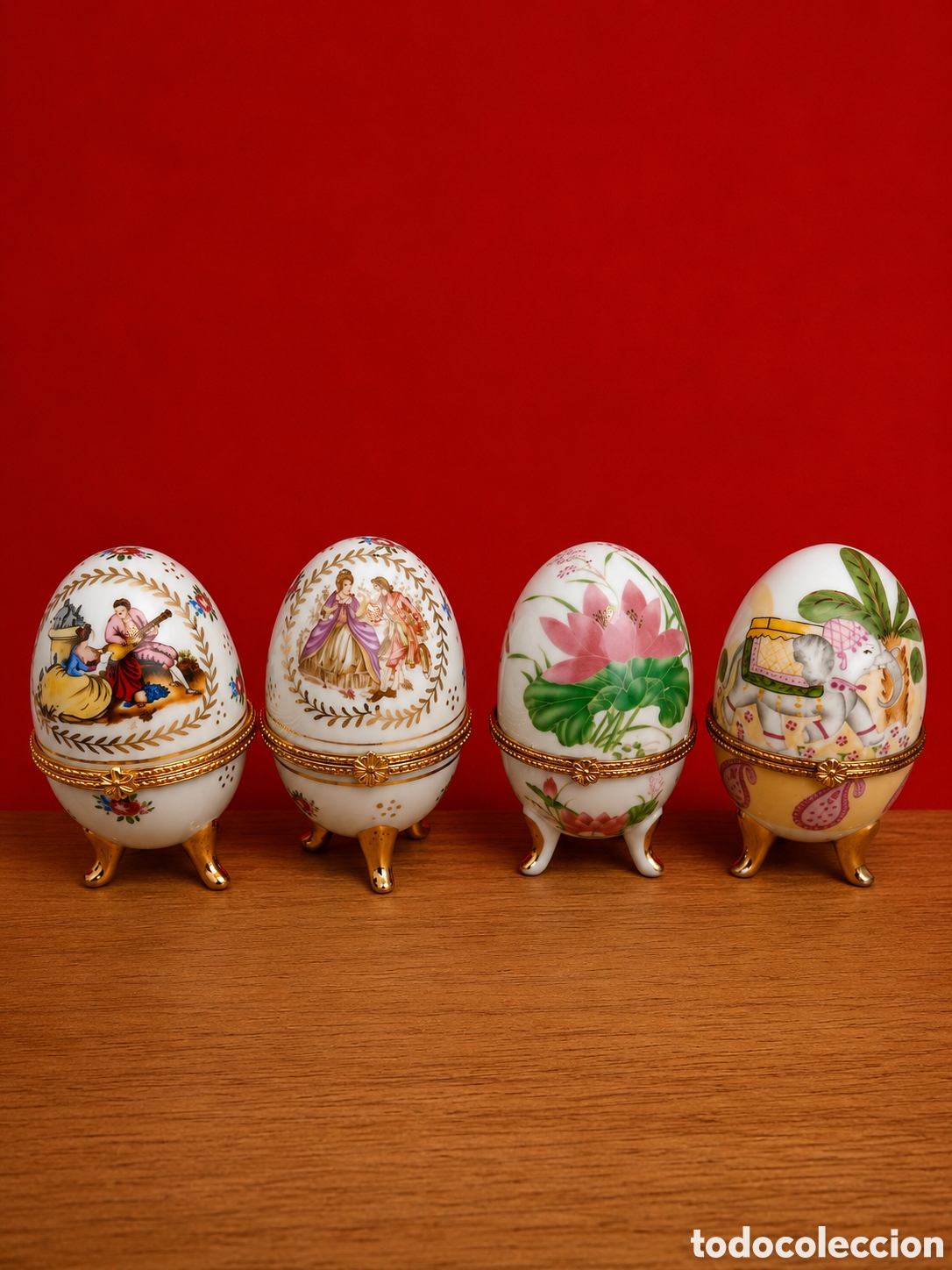 Antig&uuml;edades: Lote de 4 huevos joyero de porcelana con tapa abatible y patas doradas &ndash; Cajas decorativas vintage