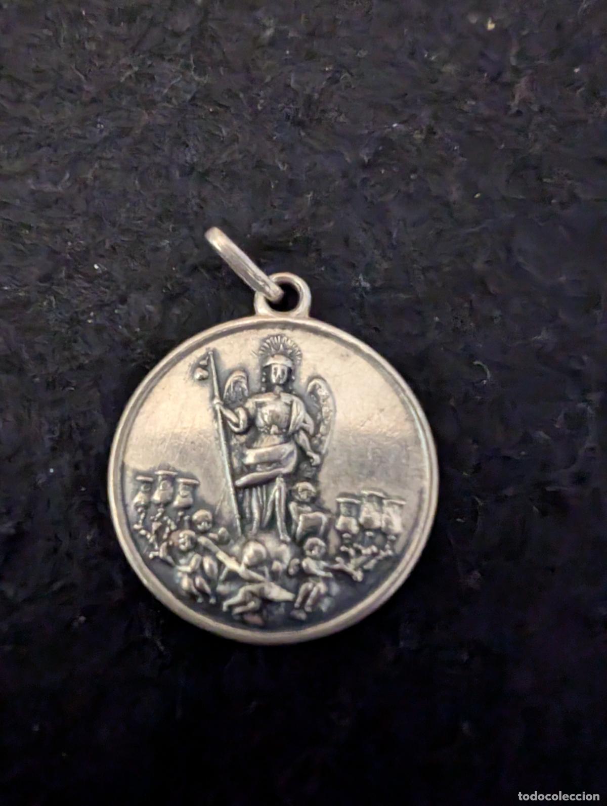 Antig&uuml;edades: MEDALLA MARCADA PLATA DEL ARCANGEL SAN RAFAEL (CUSTODIO Y PATRON DE CORDOBA). 5,53 gr. y 23 mm