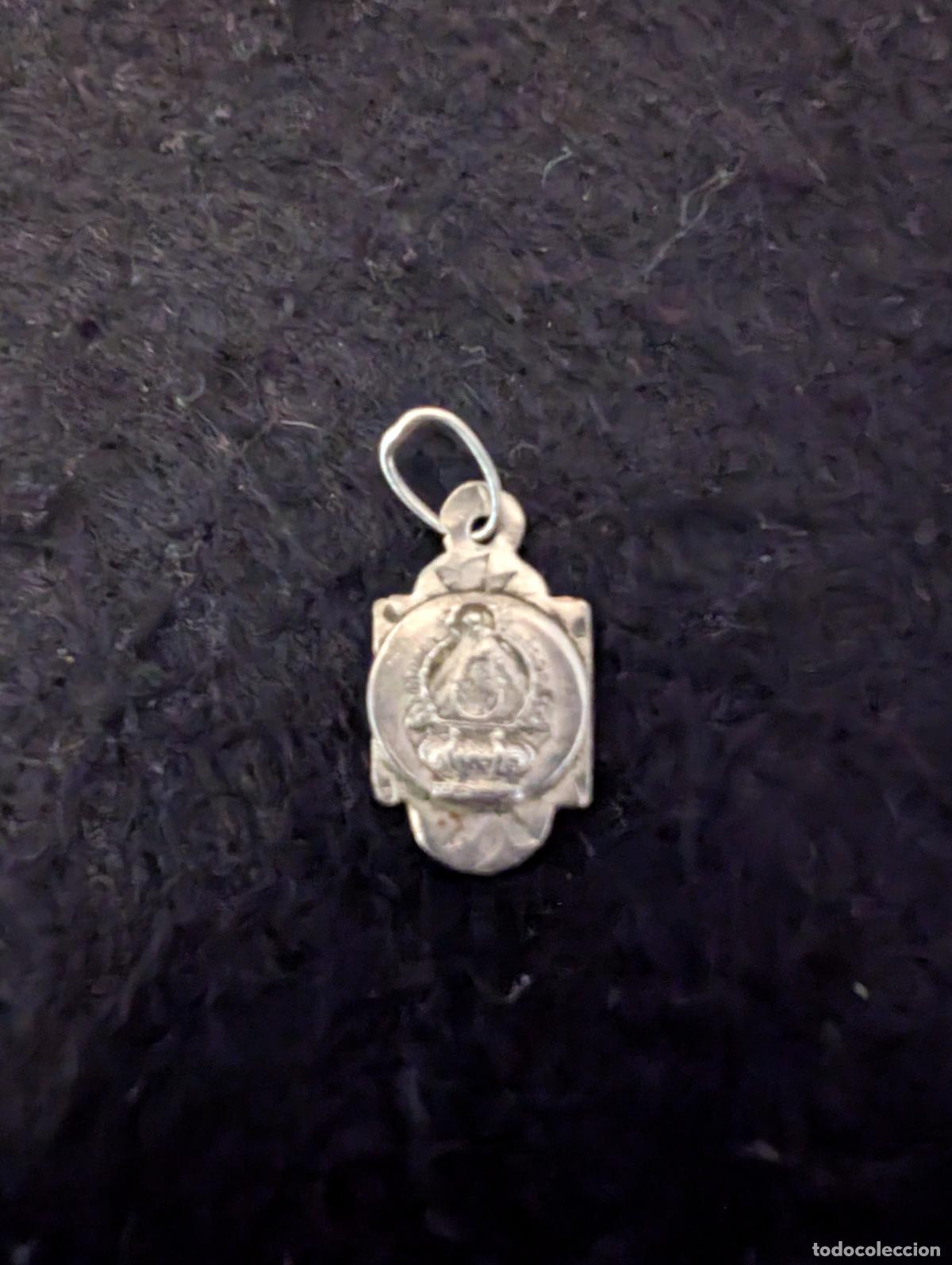 Antig&uuml;edades: PEQUE&Ntilde;ISIMA Y CURIOSA MEDALLA DE PLATA DE LA VIRGEN DE LA CABEZA. ANDUJAR. 0,44 gr y 1 x 0,8 cm