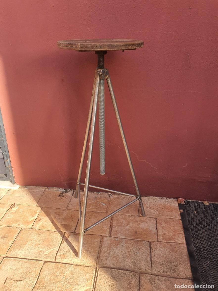 Antig&uuml;edades: Taburete alto industrial regulable - Acero inoxidable y madera hecho a mano