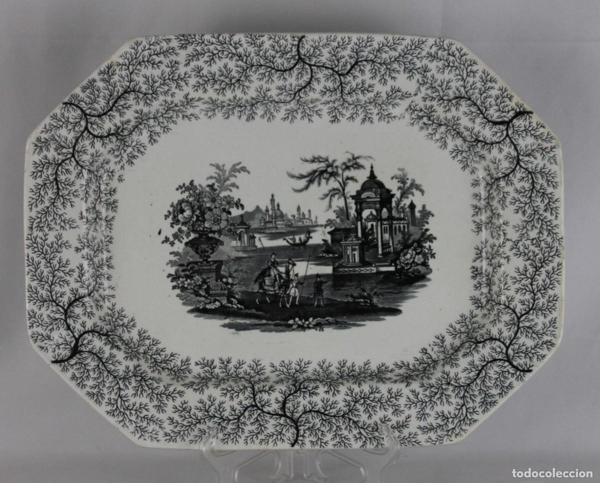 Antig&uuml;edades: Bandeja antigua Pickman La Cartuja de Sevilla. Decoraci&oacute;n oriental en negro. C.1900