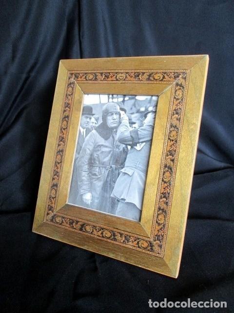 Antig&uuml;edades: Cornice Portafoto Vintage in Legno Intarsiato con Foto D'Epoca Benito Mussolini