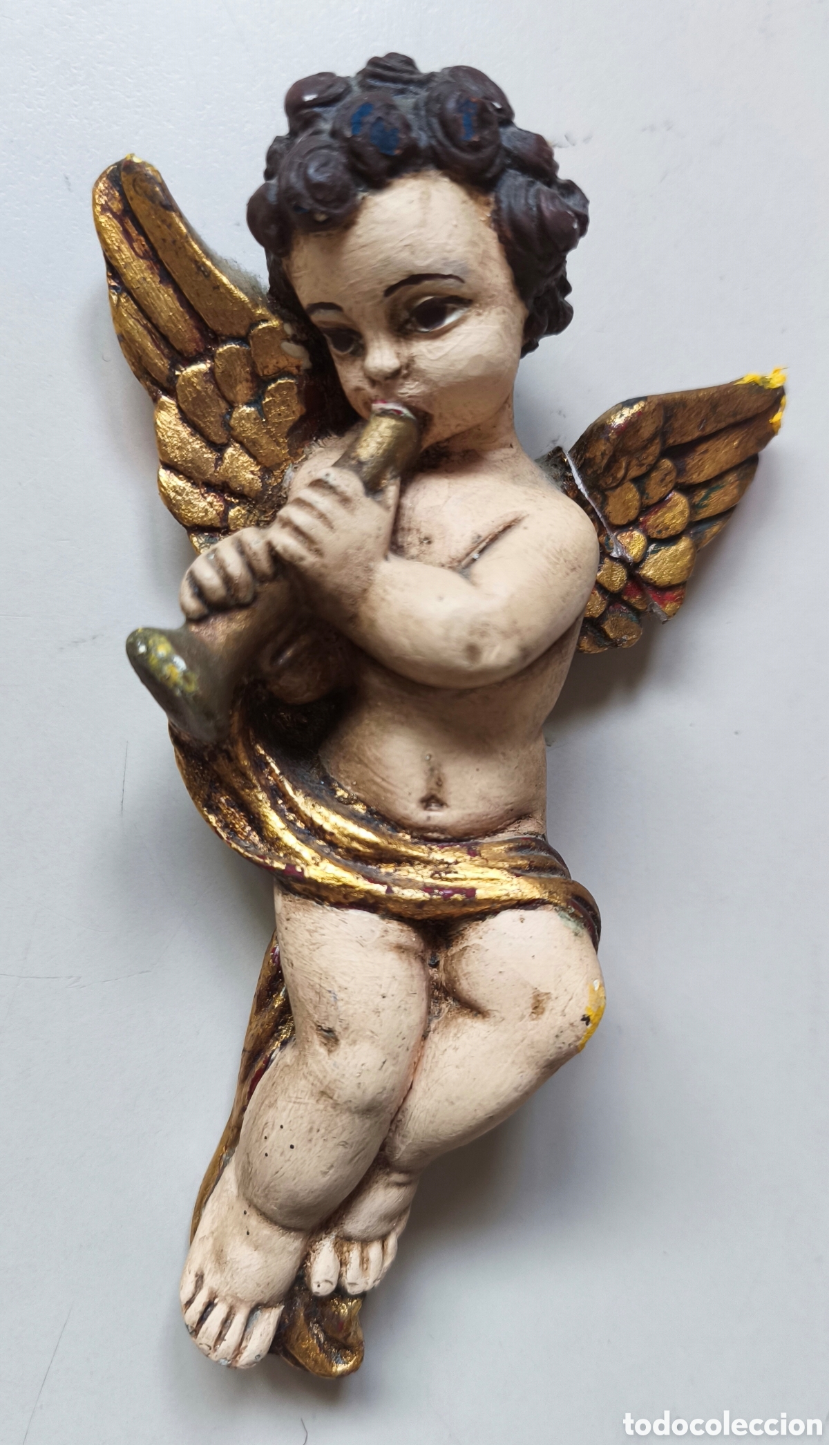 Antig&uuml;edades: Antigua figura angel yeso con pan de oro tocando instrumento