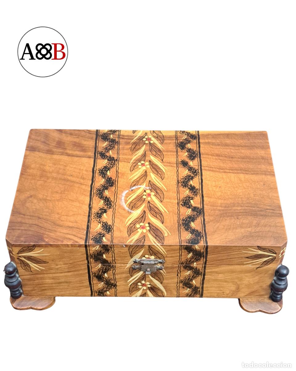 Antig&uuml;edades: Caja m&uacute;sica joyero madera pintado flores mecanismo cuerda melod&iacute;a Limelight vintage