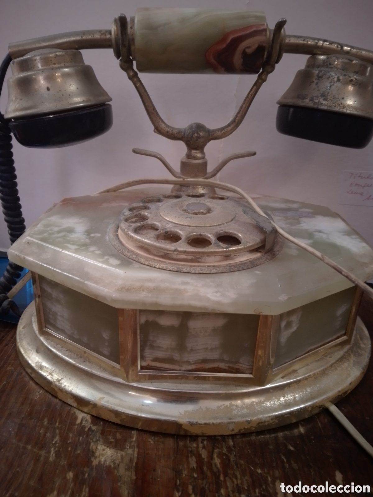 Antig&uuml;edades: TELEFONO ANTIGUO. USADO COMO ATTREZZO EN LA SERIE &rdquo; CA&Ntilde;AS Y BARRO &rdquo;. MARMOL