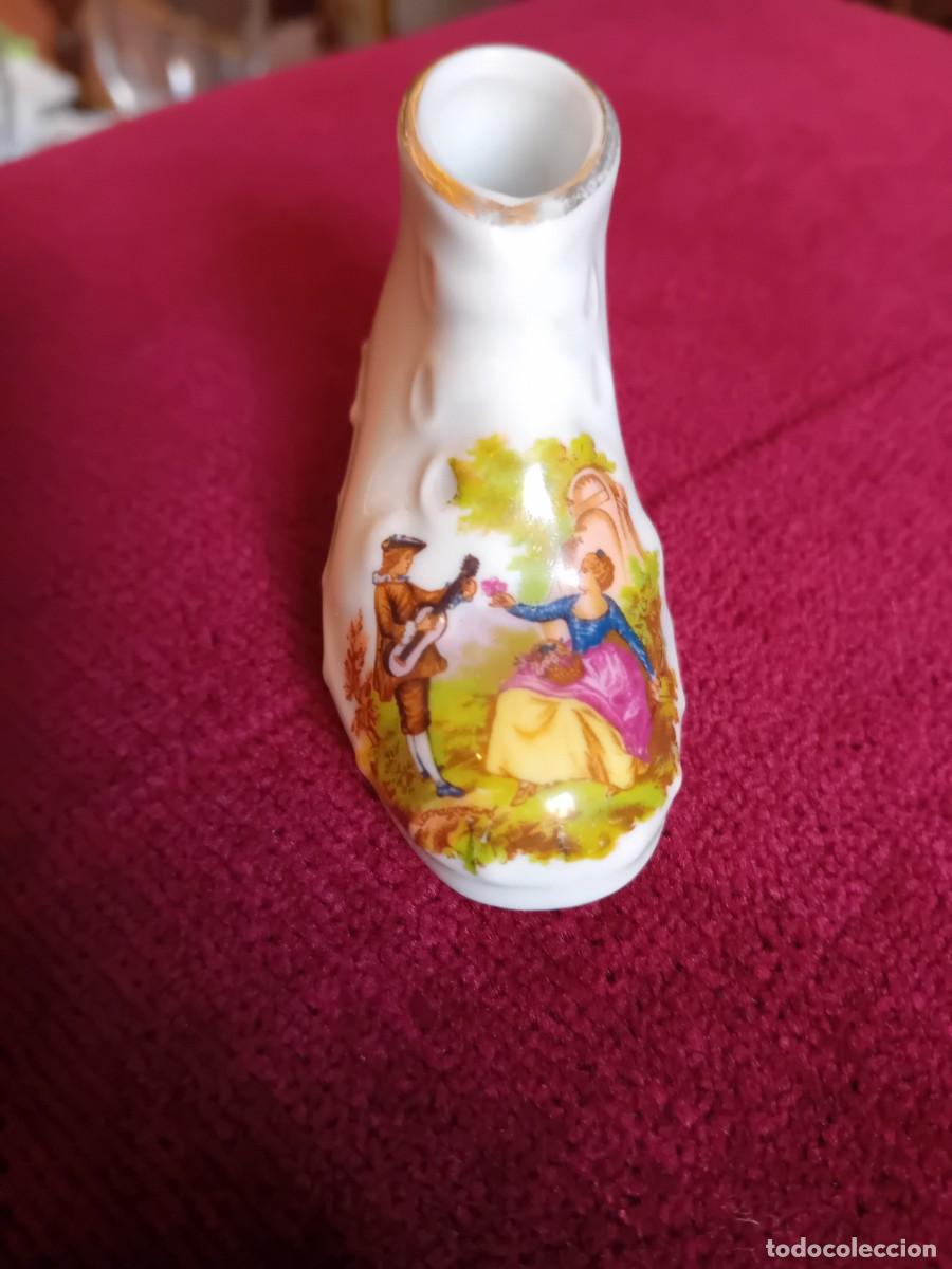 Oggetti Antichi: Gotita de porcelana con el cena rom&aacute;ntica d&eacute;cada de los 60