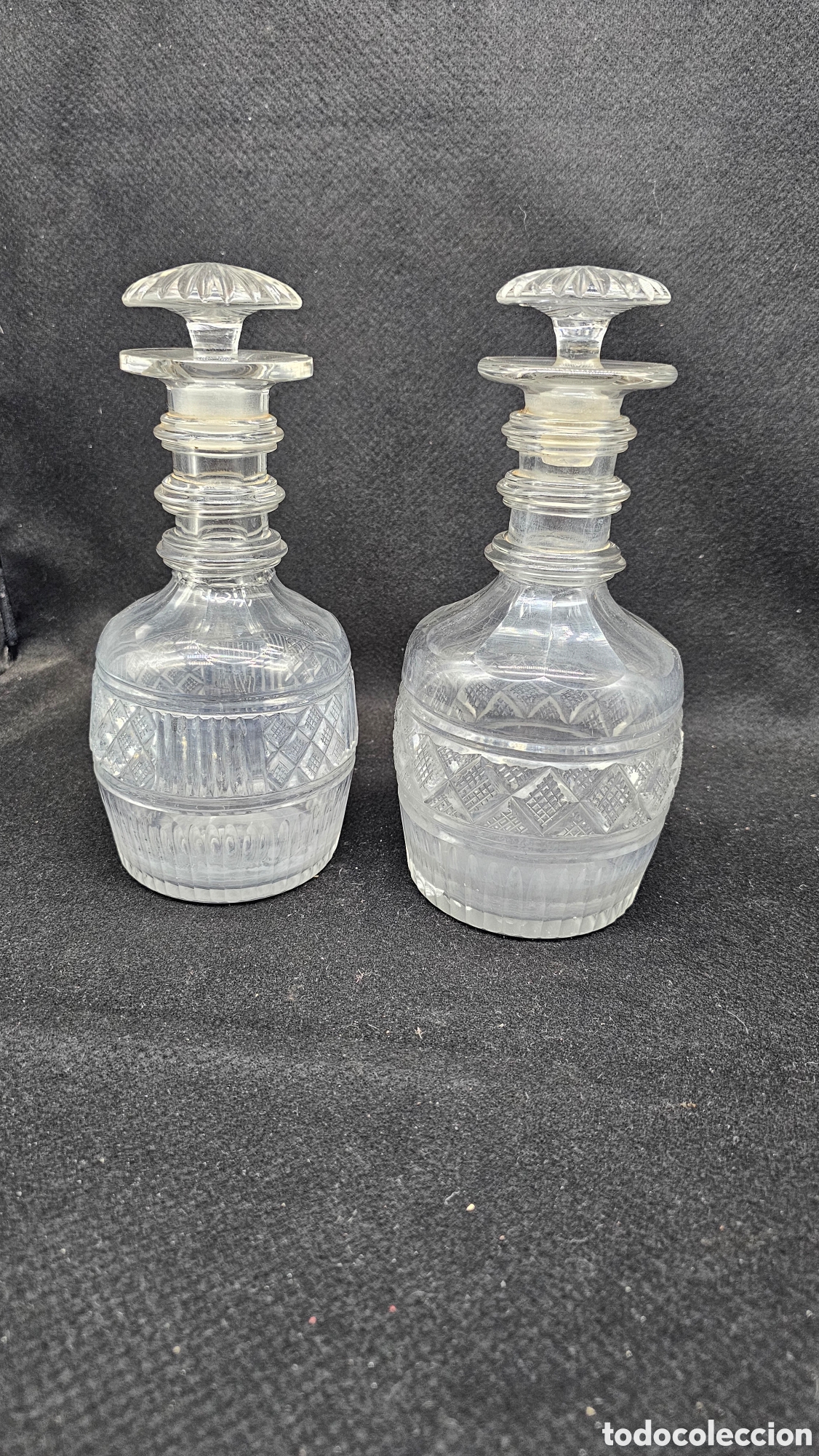 Antig&uuml;edades: Antiguas licoretas de cristal tallado de principio del siglo XIX