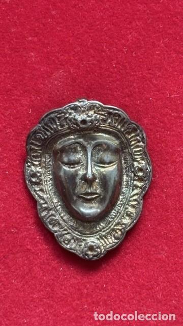 Antig&uuml;edades: Rostrillo de la Virgen del Rocio, plata, 3,1x2,2 cm y 5,1 grs