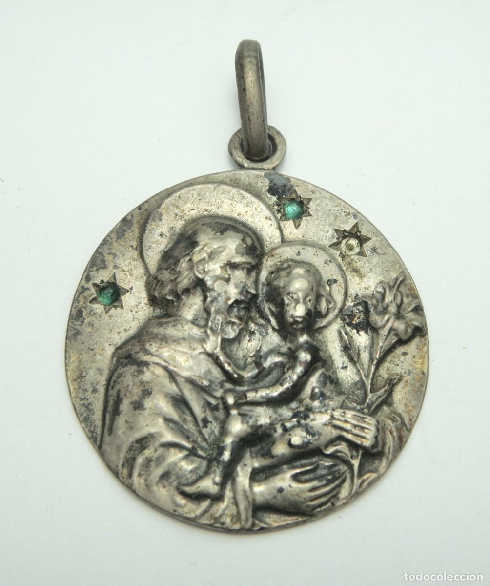 Antig&uuml;edades: Medalla religiosa de San Jos&eacute; con el Ni&ntilde;o Jes&uacute;s &middot; Plata &middot; ca. 1900&ndash;1930 &middot; &Oslash; 24 mm