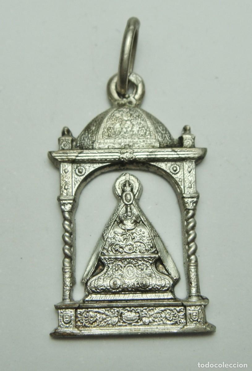Antig&uuml;edades: Medalla Ntra. Sra. de la Caridad &middot; Patrona de Sanl&uacute;car de Barrameda &middot; Plata &middot; ca. 1900&ndash;1930