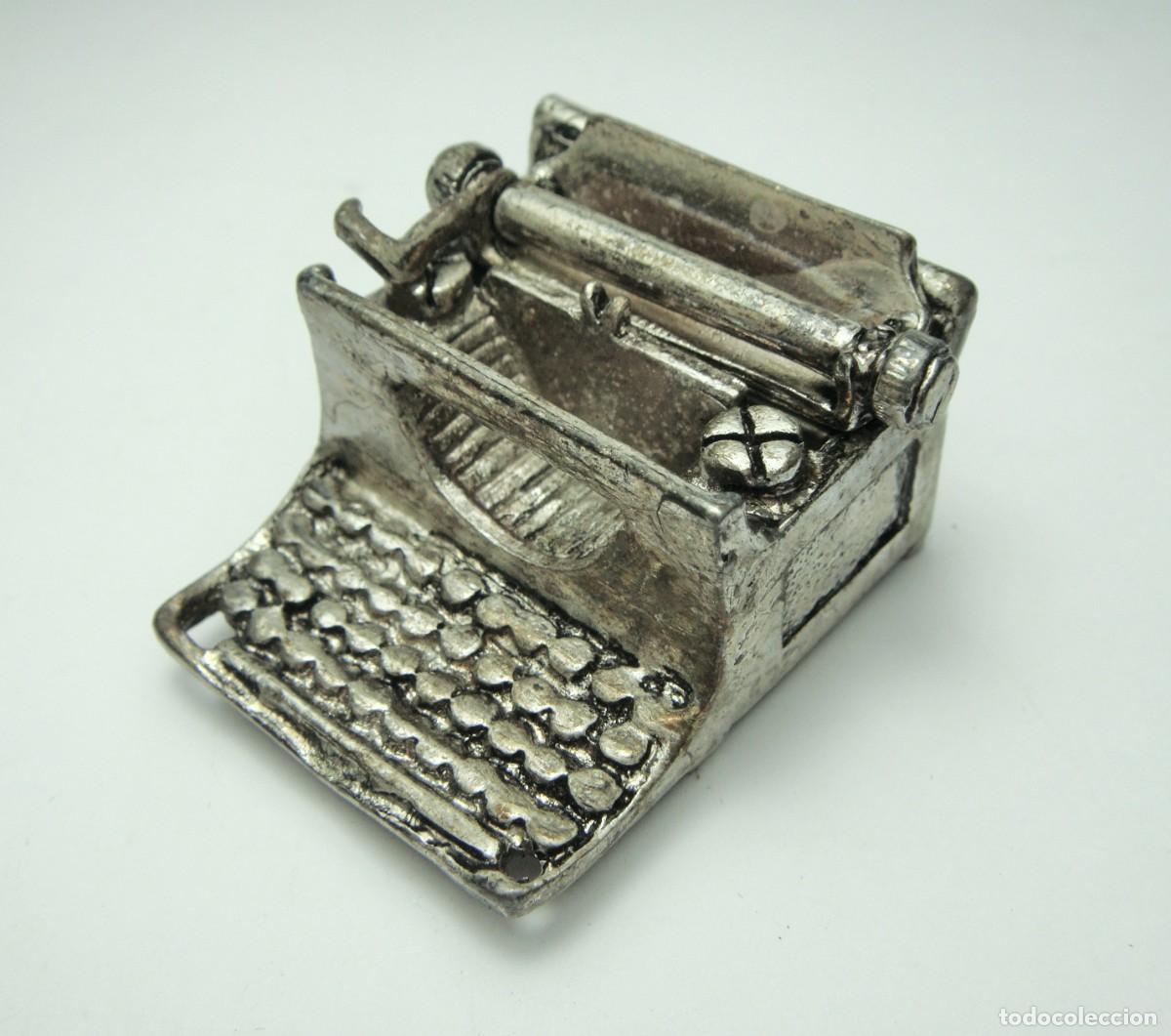 Antig&uuml;edades: Miniatura de m&aacute;quina de escribir &middot; Metal con ba&ntilde;o de plata