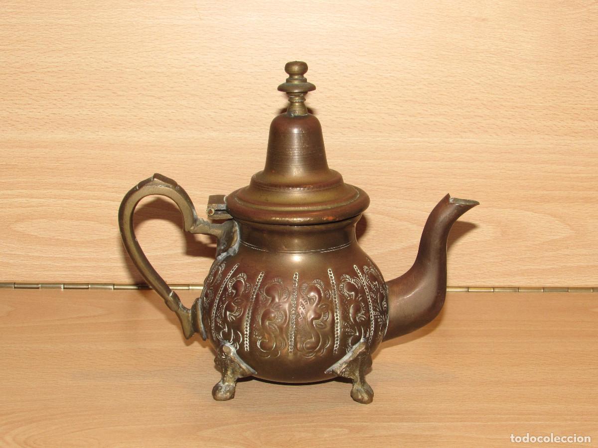 Antiques: Antigua tetera marroqu&iacute; de estilo &aacute;rabe metal lat&oacute;n cobre repujado sello Marruecos a&ntilde;os 60