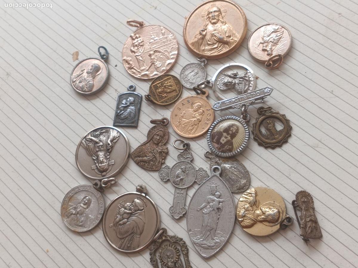 Antig&uuml;edades: Lote de 21 medallas religiosas