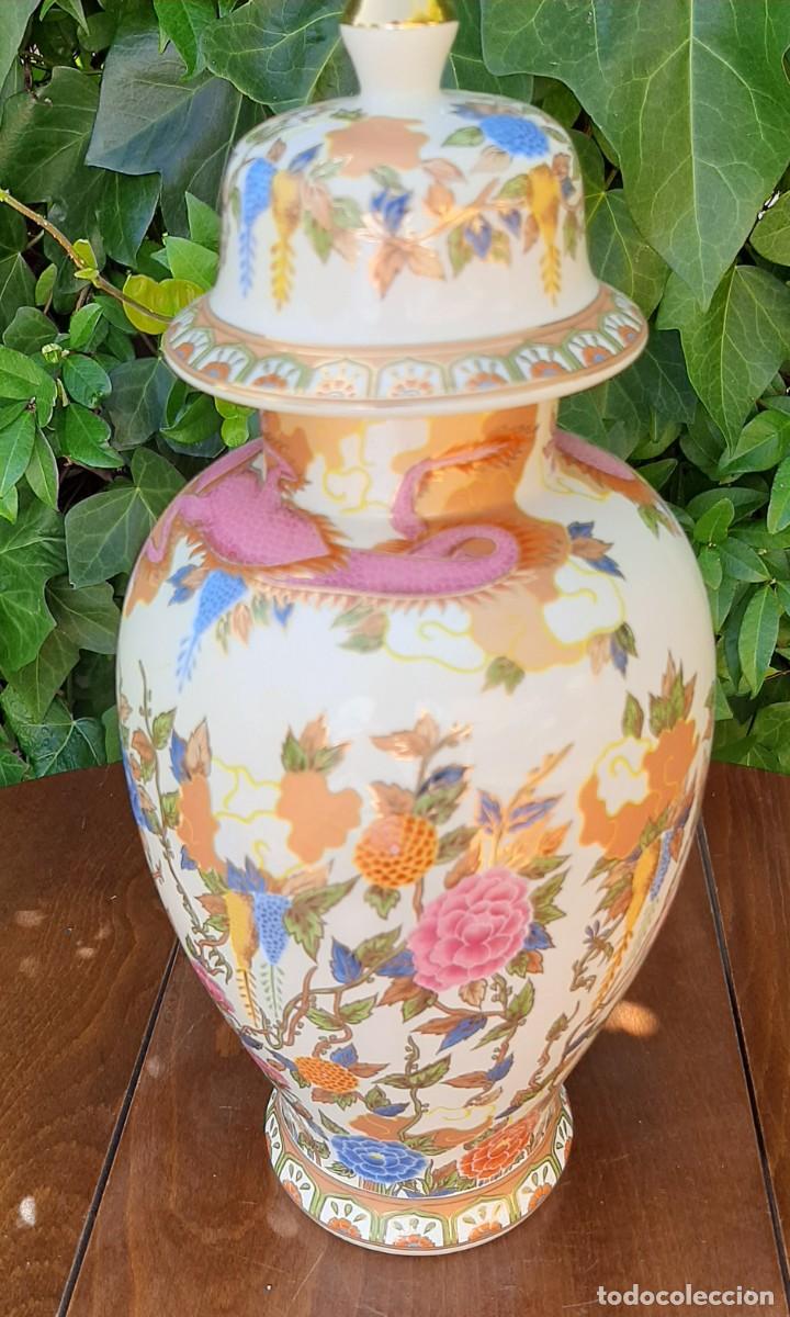 Antig&uuml;edades: Jarr&oacute;n tibor de porcelana PANDA&reg; de 36 cm &ndash; Decoraci&oacute;n oriental con dragones y dorados