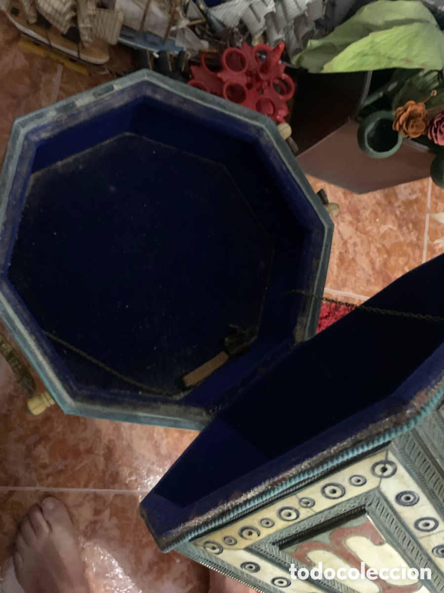 Antig&uuml;edades: Arca &aacute;rabe hueso y metal octogonal - Foto 7