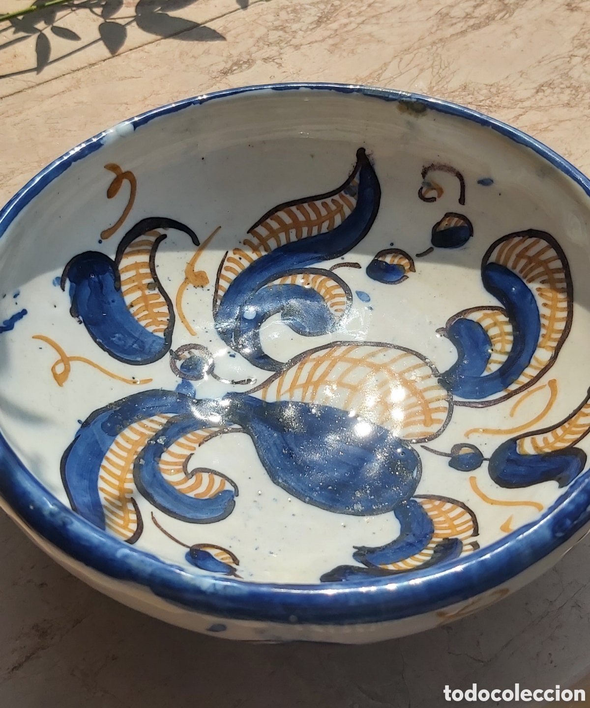 Antig&uuml;edades: Antiguo cuenco / plato hondo de cer&aacute;mica de Talavera - Genuino Siglo XVIII - Serie Tricolor