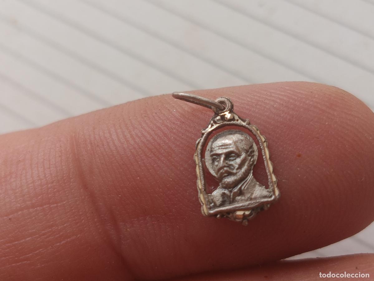 Antig&uuml;edades: Medallita de plata contrastada. San Ignacio de Loyola