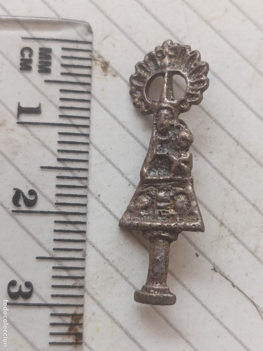 Antig&uuml;edades: Medalla muy antigua. Virgen