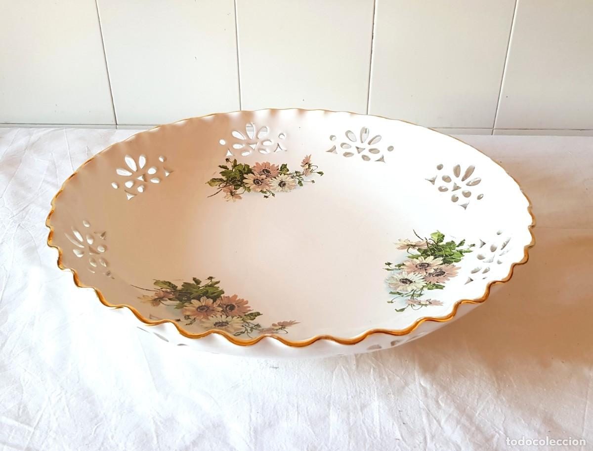 Antig&uuml;edades: Gran cesta de cer&aacute;mica perforada decorada de estilo vintage para centro de mesa, 45 cm