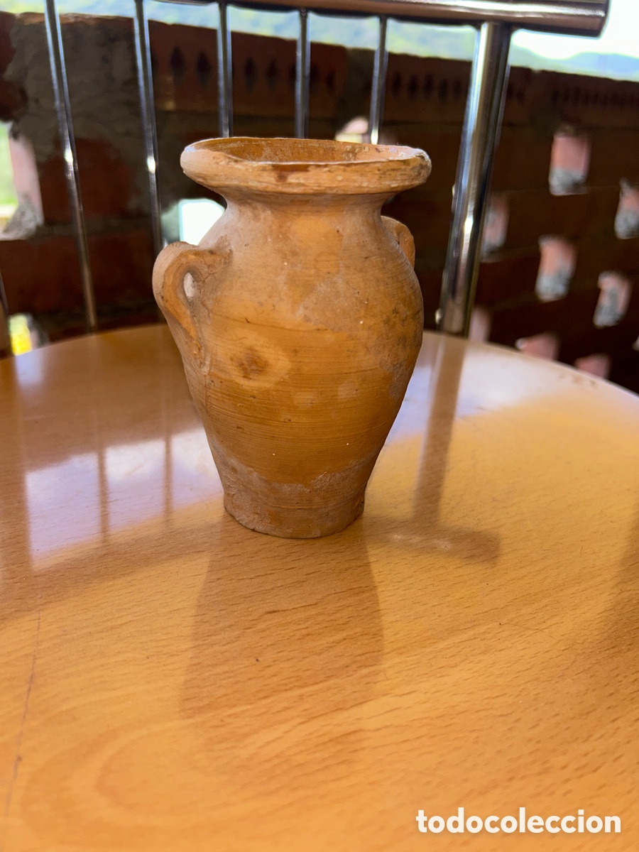 Oggetti Antichi: Antigua jarrita en miniatura de barro cocido con dos asas