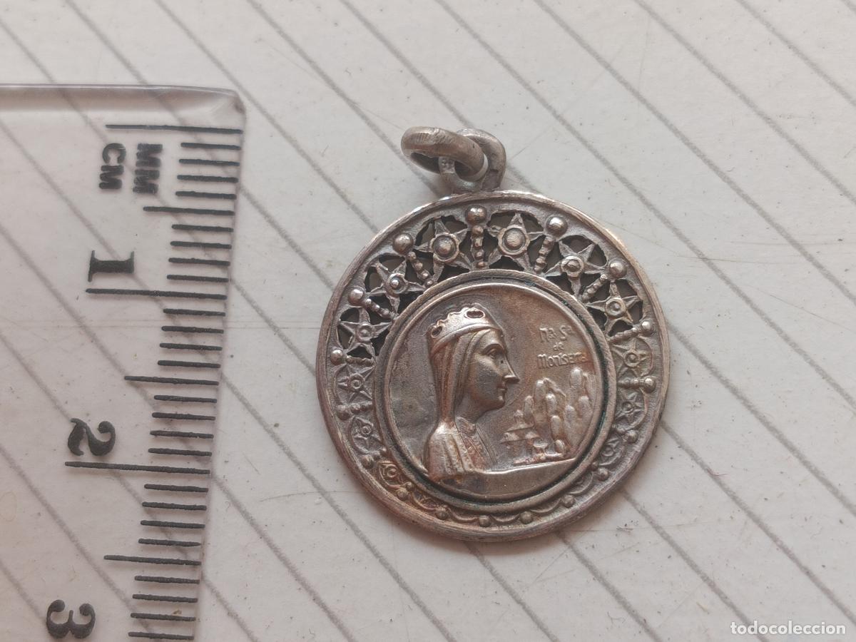 Antig&uuml;edades: Medalla antigua. Virgen de Montserrat. Plata punzonada