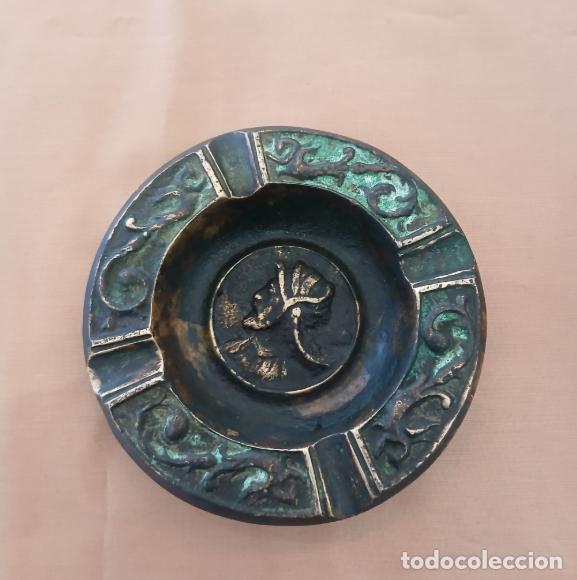 Antig&uuml;edades: Antiguo cenicero de bronce
