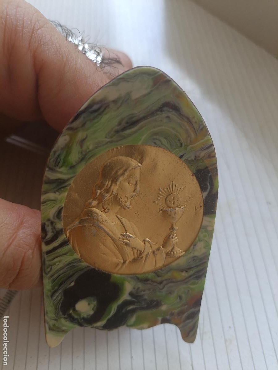 Antig&uuml;edades: Medalla antigua con peana