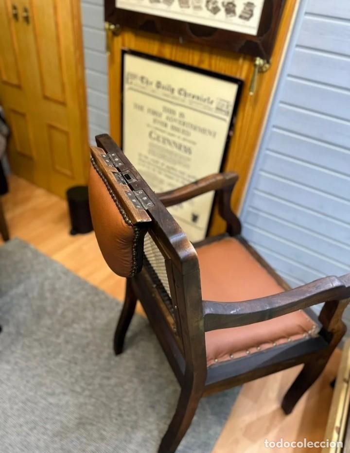 Antig&uuml;edades: Silla de barbero restaurada - Foto 2