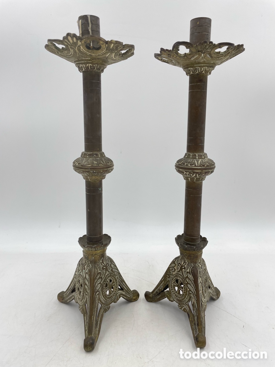 Antiquit&eacute;s: Pareja de Candeleros antiguos de bronce. Neog&oacute;ticos siglo XIX.
