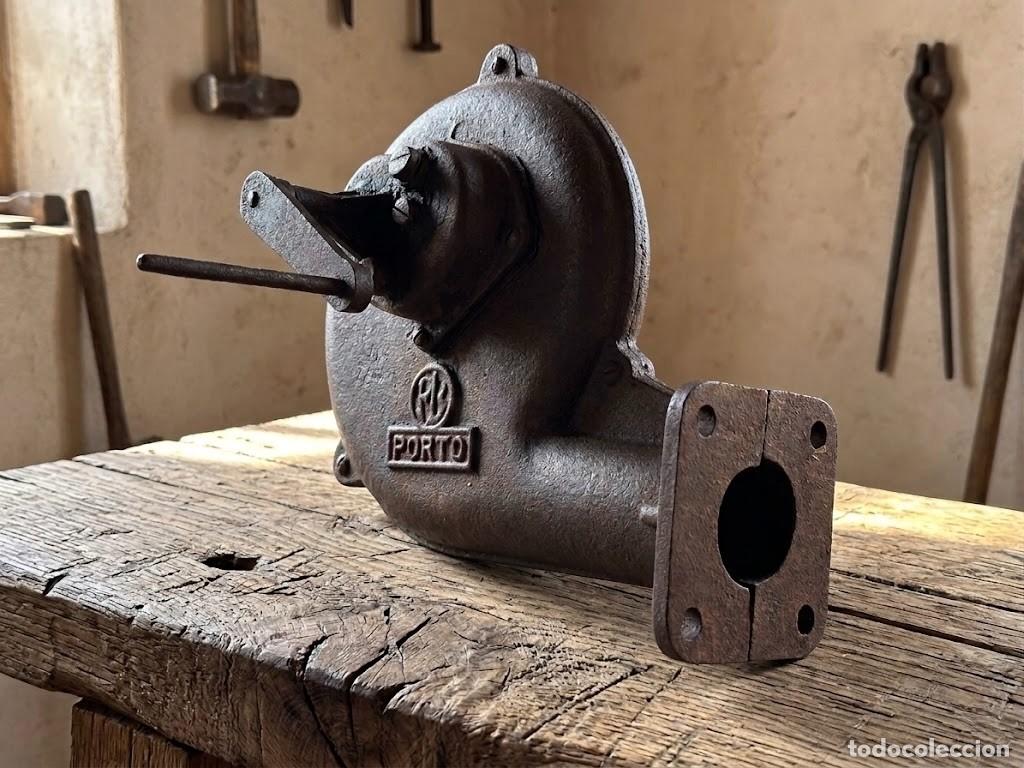 Antig&uuml;edades: Barqu&iacute;n de fragua en hierro fundido, original