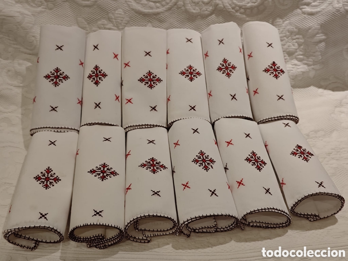 Antig&uuml;edades: 12 servilletas bordadas en tela de algod&oacute;n. - Foto 2