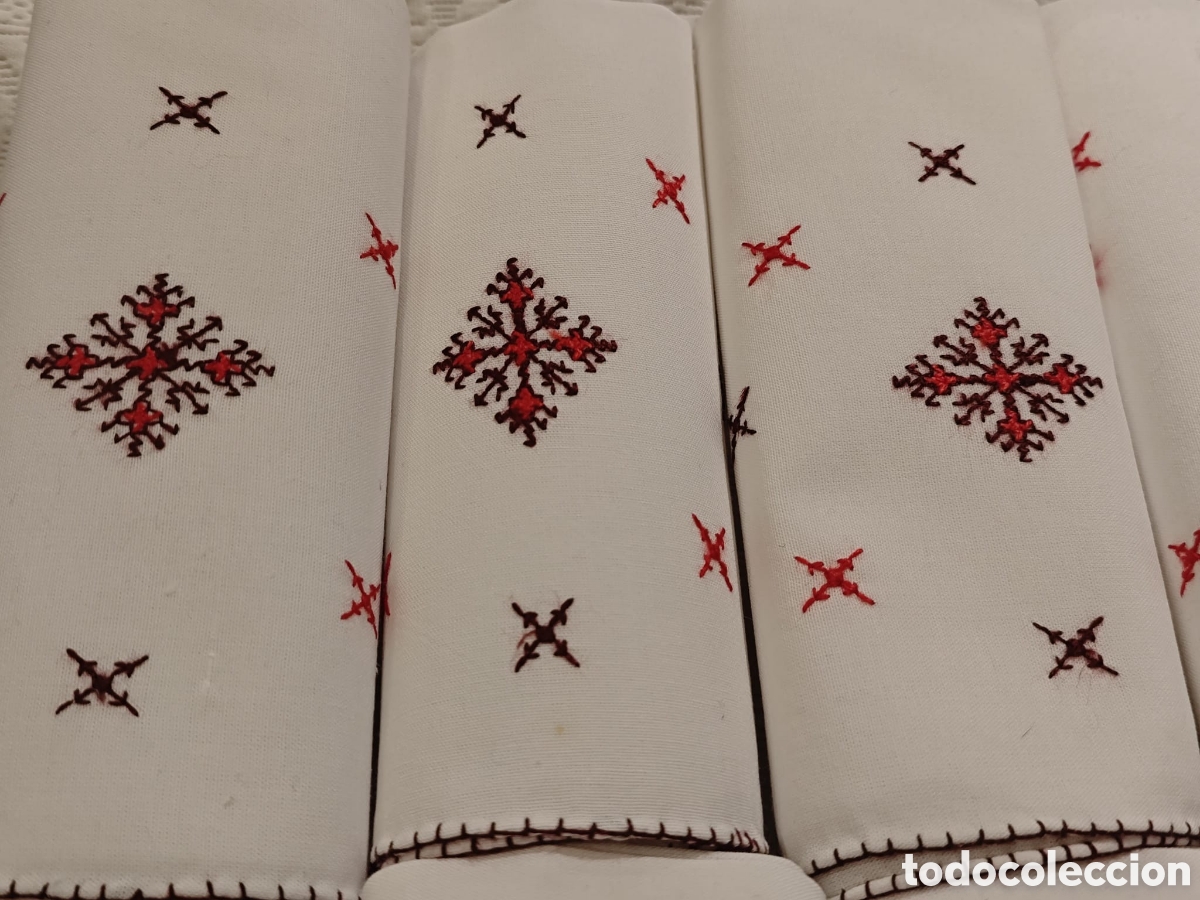 Antig&uuml;edades: 12 servilletas bordadas en tela de algod&oacute;n. - Foto 4