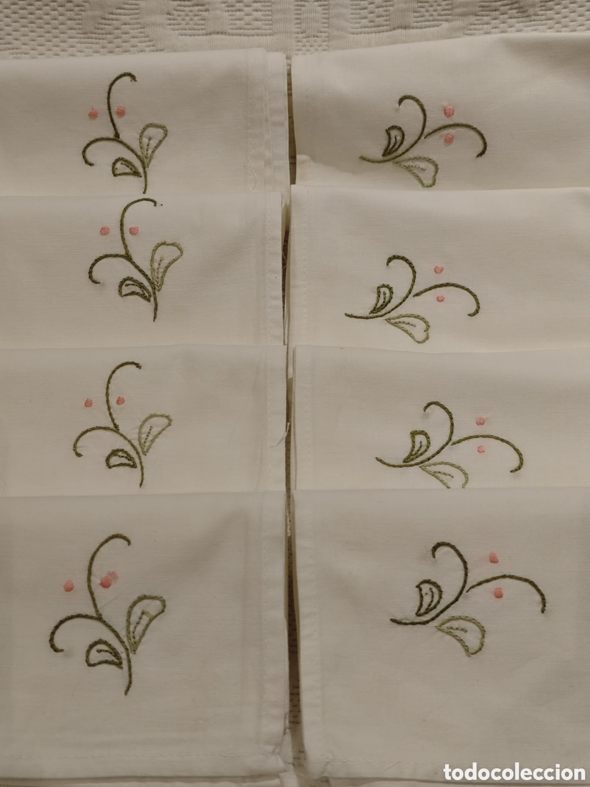 Antig&uuml;edades: 8 servilletas bordadas