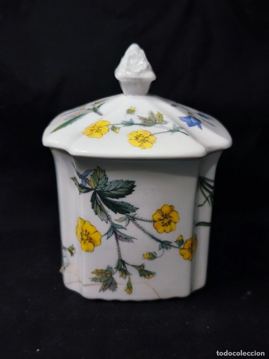 Antig&uuml;edades: bote de porcelana poligonal
