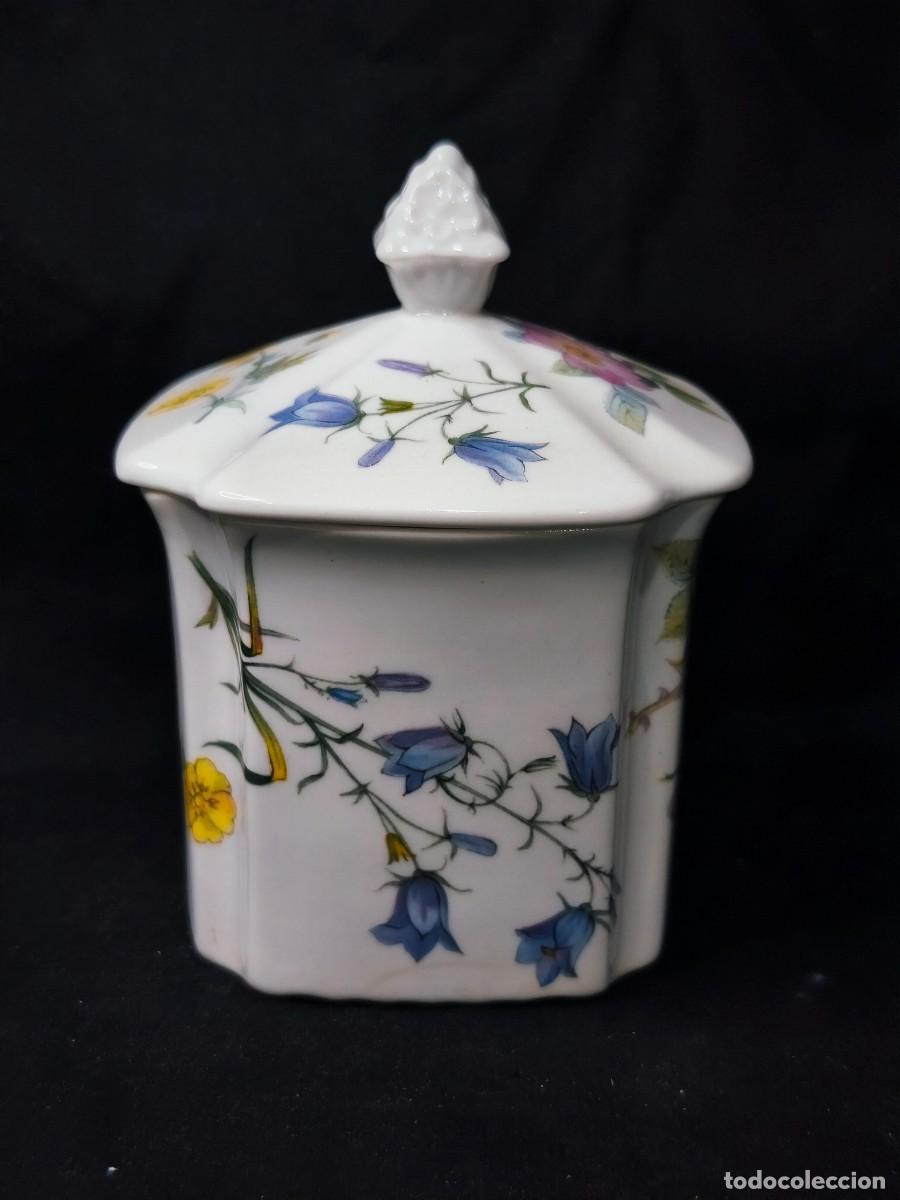 Antig&uuml;edades: bote de porcelana poligonal - Foto 2