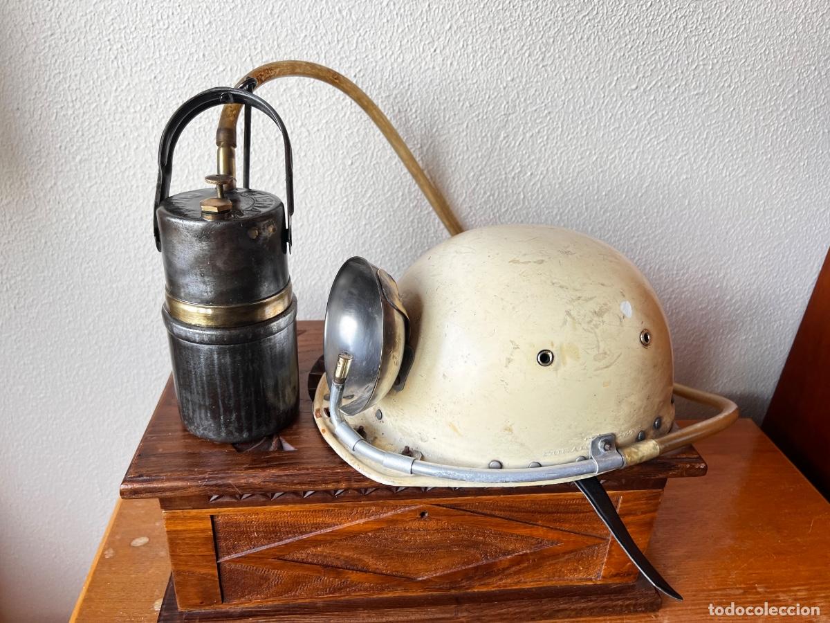 Antig&uuml;edades: L&aacute;mpara de carburo F&iacute;a con casco y l&aacute;mpara