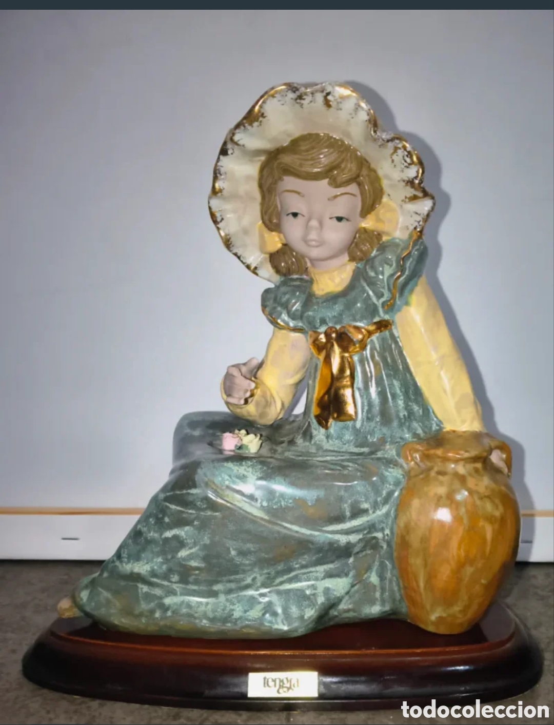 Antig&uuml;edades: Figura Porcelana Tengra Ni&ntilde;a con Jarr&oacute;n