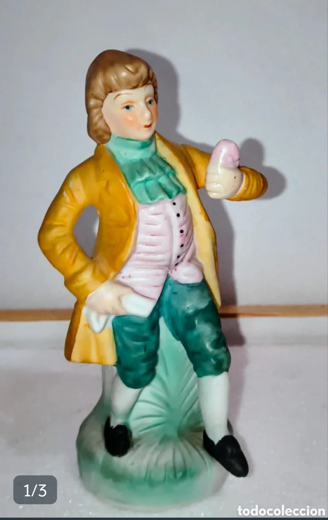 Antig&uuml;edades: Figura de porcelana hombre &eacute;poca