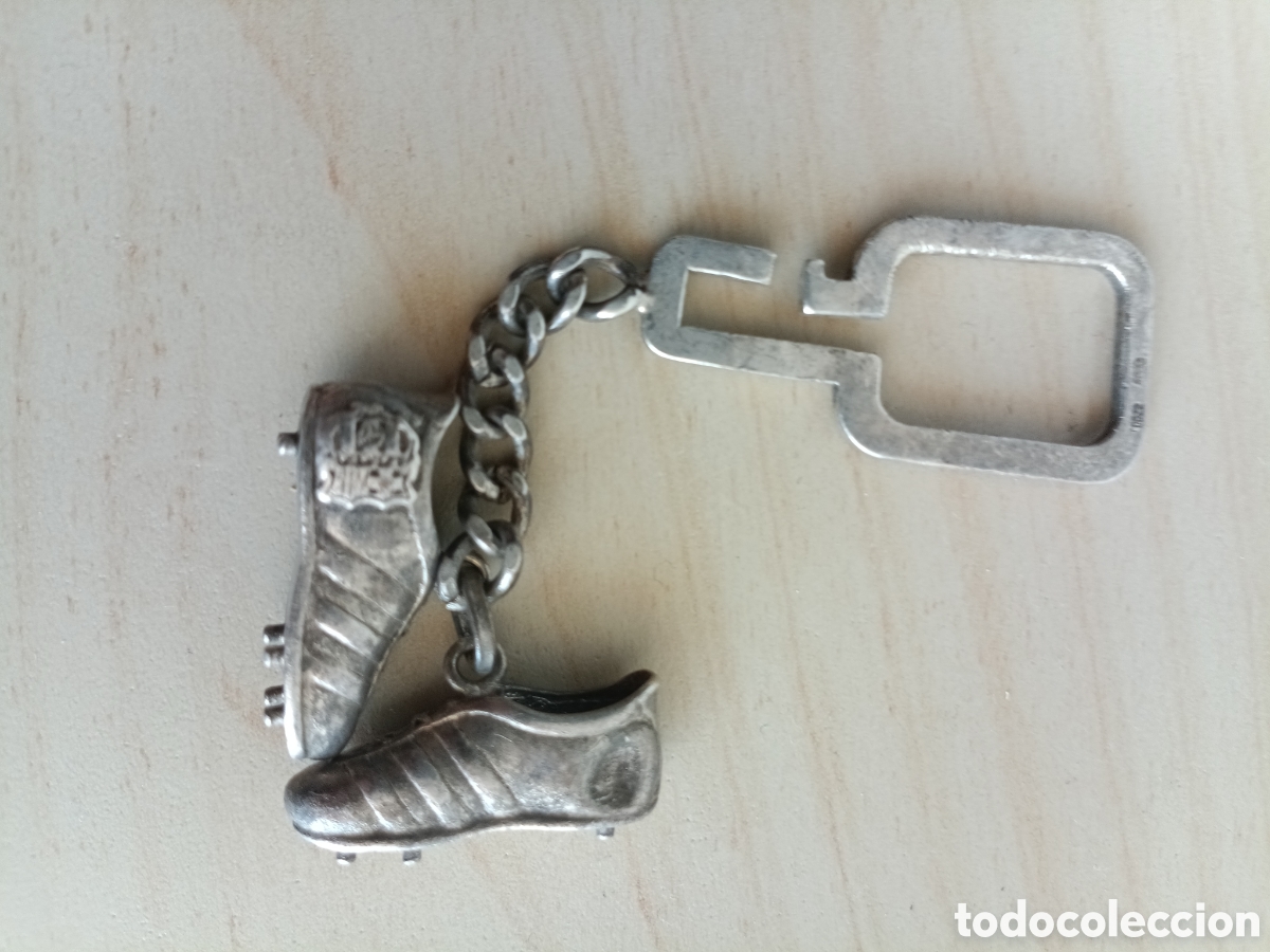 Antig&uuml;edades: Llavero de plata del FCB botas de futbol a&ntilde;os 70