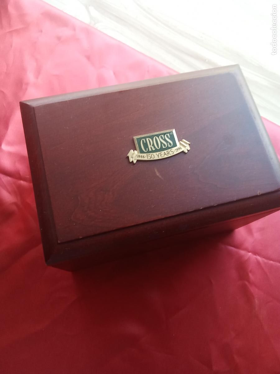 Antig&uuml;edades: Caja de madera 150 a&ntilde;os reloj Cross. Vitrina 16